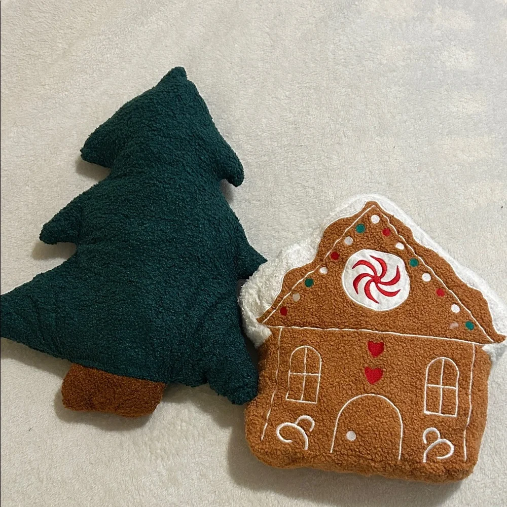 Cozy Holiday Tree and Gingerbread House Plush Set